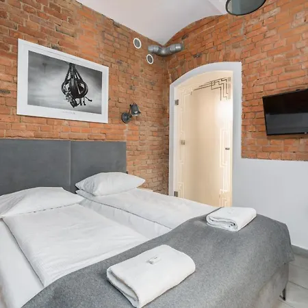 Underground Level Strzalowa By Renters *