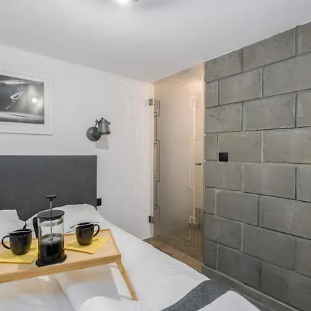 Underground Level Strzalowa By Renters Apartment *